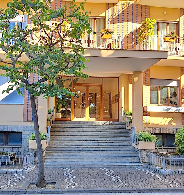 Ingresso dello stabile in Via Correale, Sorrento
